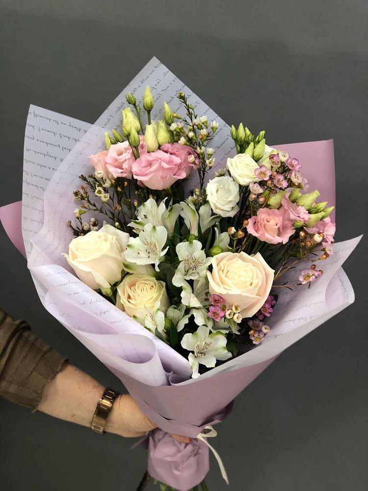 Букет цветов из: Альстромерии, Розы и Лизиантусы в Усть-Уде