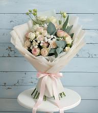 Букет цветов из:  Розы и Лизиантусы в Усть-Уде