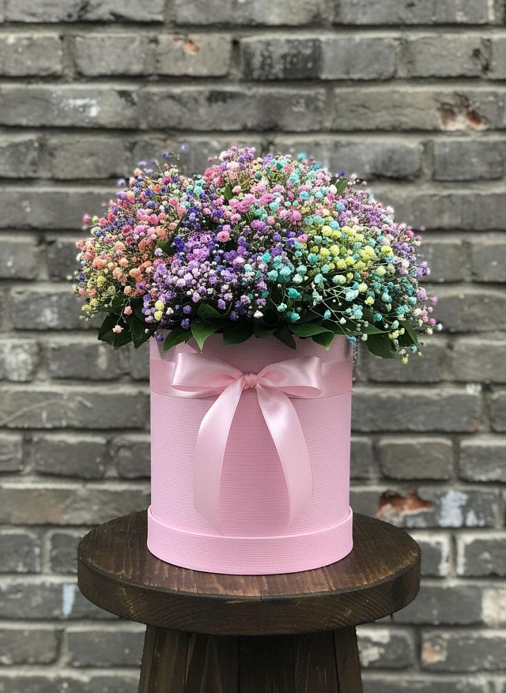 Цветочная композиция из Гипсофила и Розы в шляпной коробке в Усть-Уде