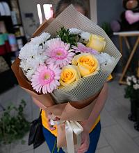 Букет цветов из:  Герберы, Розы и Хризантемы в Усть-Уде