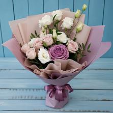 Букет цветов из:  Розы и Лизиантусы в Усть-Уде