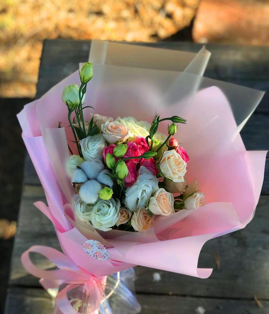 Букет цветов из: Розы и Лизиантусы в Усть-Уде