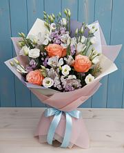 Букет цветов из:  Лизиантусы, Розы, Альстромерии и Гипсофила в Усть-Уде