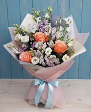 Букет цветов из:  Лизиантусы, Розы, Альстромерии и Гипсофила в Усть-Уде