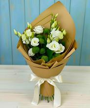 Букет цветов из:  Хризантемы и Лизиантусы в Усть-Уде