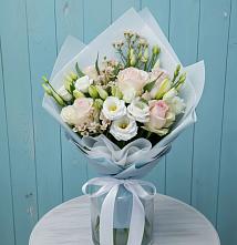 Букет цветов из:  Розы и Лизиантусы в Усть-Уде