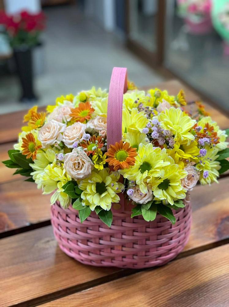 Цветочная композиция из Хризантемы и Розы в корзине в Усть-Уде
