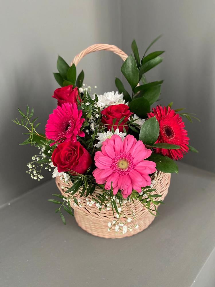 Цветочная композиция из Розы, Хризантемы и Герберы в корзине в Усть-Уде