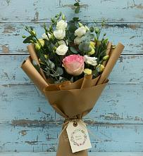Букет цветов из:  Розы и Лизиантусы в Усть-Уде